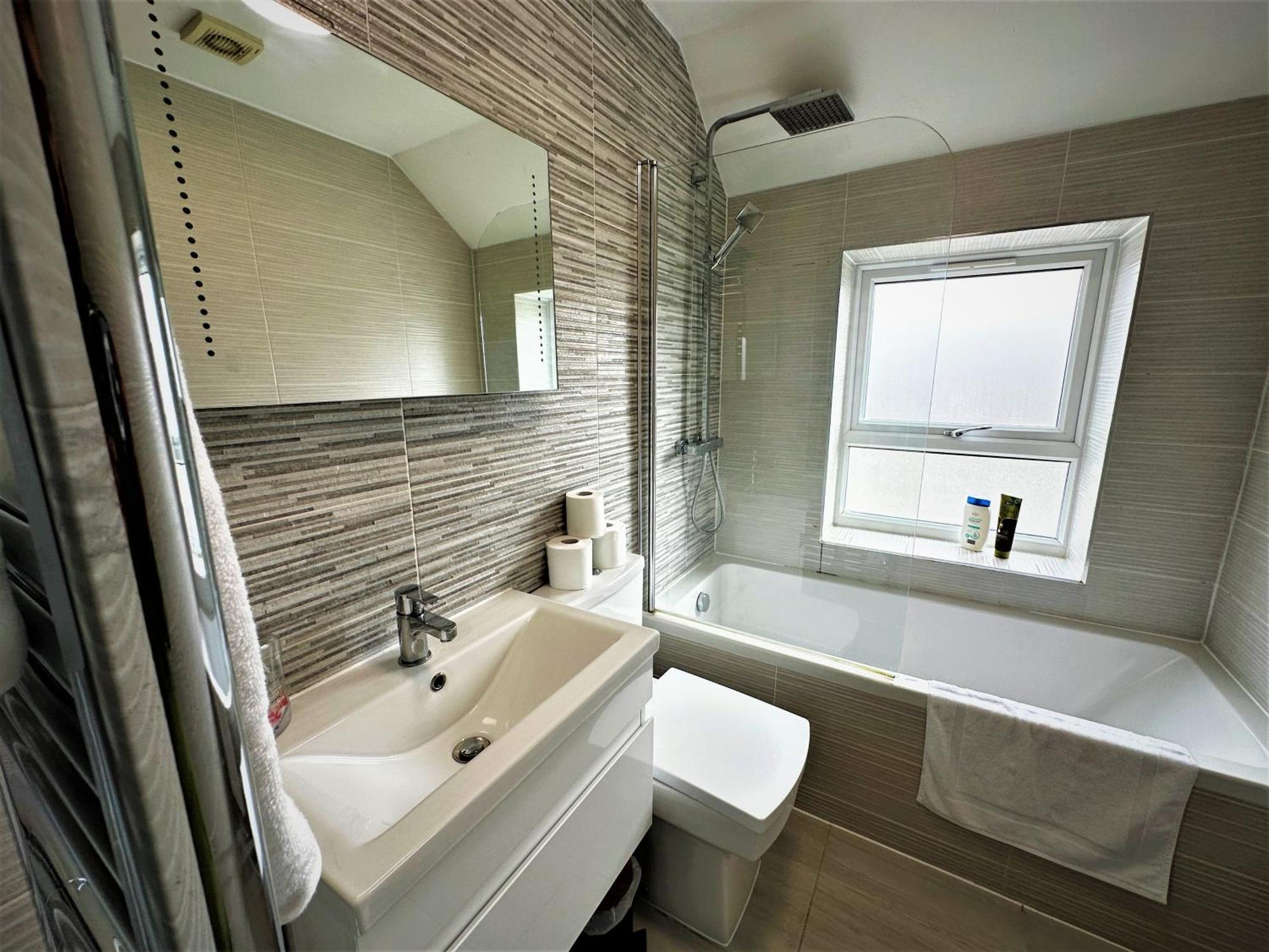 Horizon House, Modern 2-Bedroom Flat 2, Parking, Netflix, Oxford Dış mekan fotoğraf